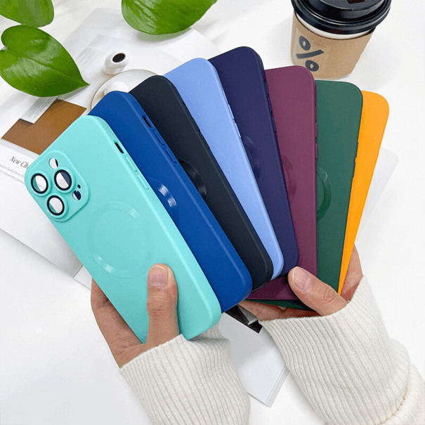 Husă Silicone MagSafe Matte cu Protecție Cameră iPhone